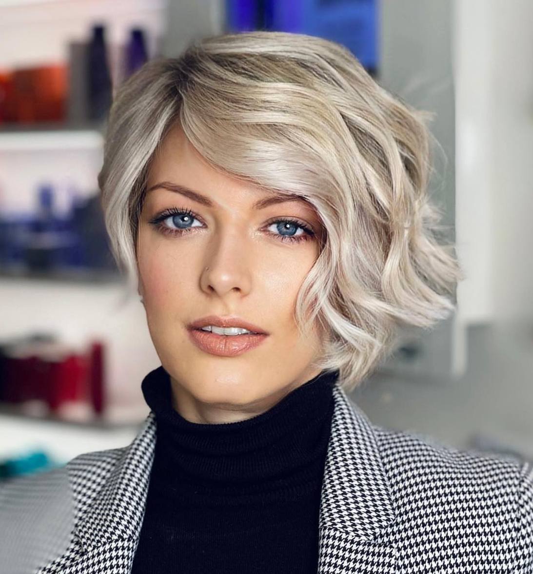 Short Asymmetric Wavy Bob